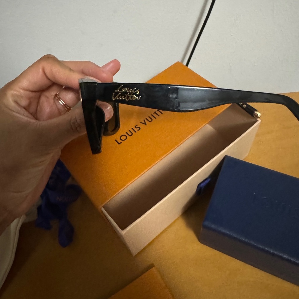 Louis Vuitton script square sunglasses - image 4